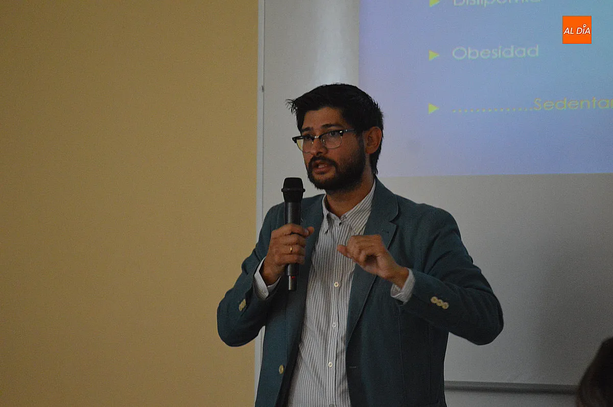 Foto 11 - La charla de AFAD por el D&iacute;a del Alzheimer re&uacute;ne a una treintena de personas en la UNED