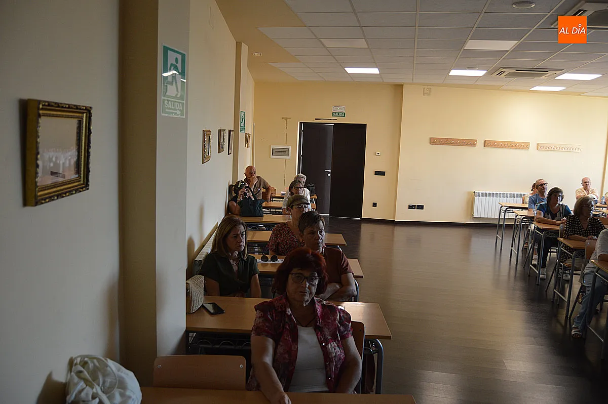 Foto 5 - La charla de AFAD por el D&iacute;a del Alzheimer re&uacute;ne a una treintena de personas en la UNED