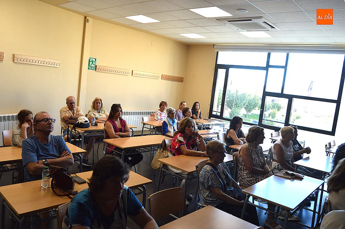 Foto 7 - La charla de AFAD por el D&iacute;a del Alzheimer re&uacute;ne a una treintena de personas en la UNED