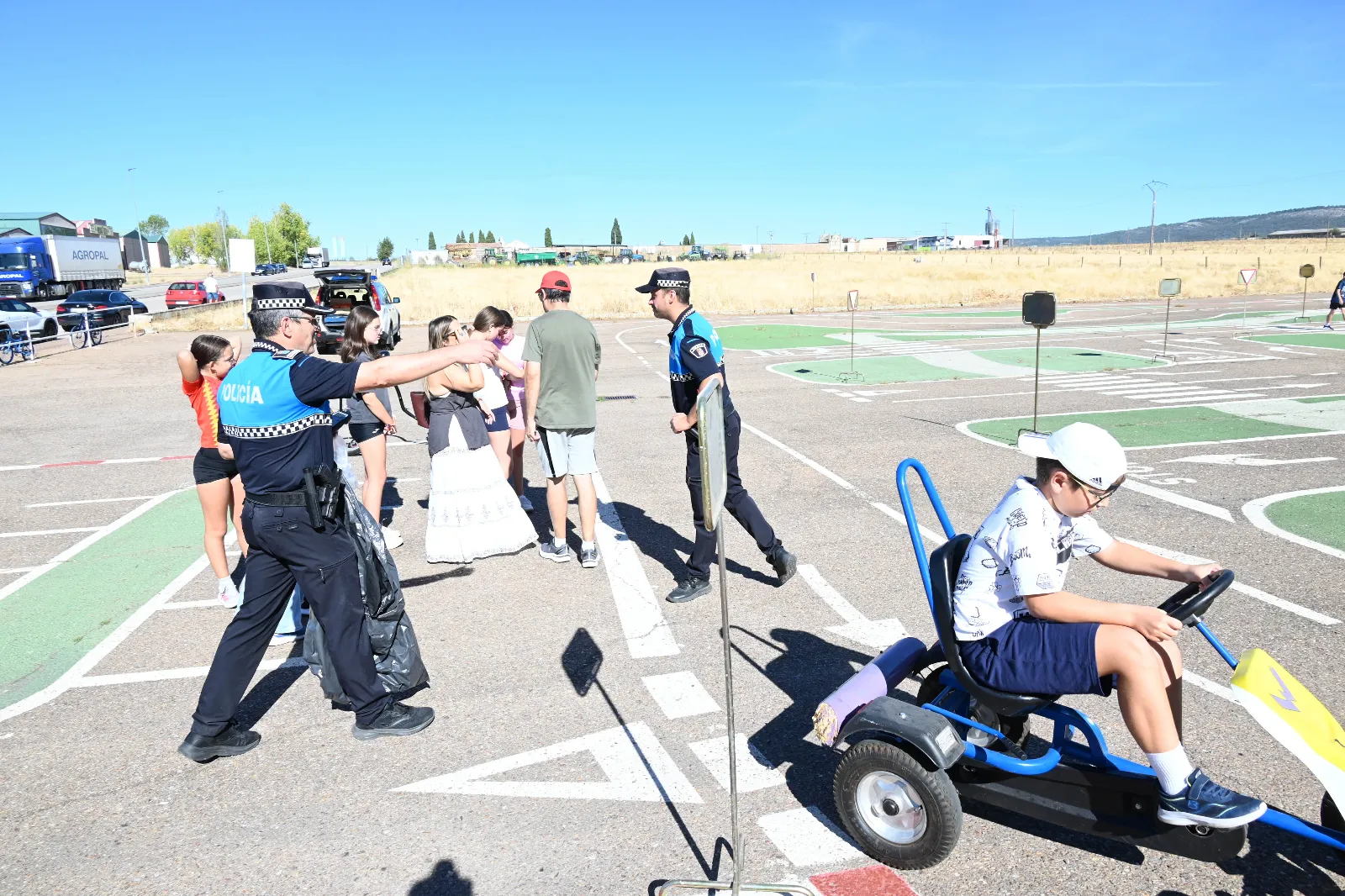 Foto 3 - Los escolares mirobrigenses aprenden educaci&oacute;n vial a los escolares por la Semana de la Movilidad