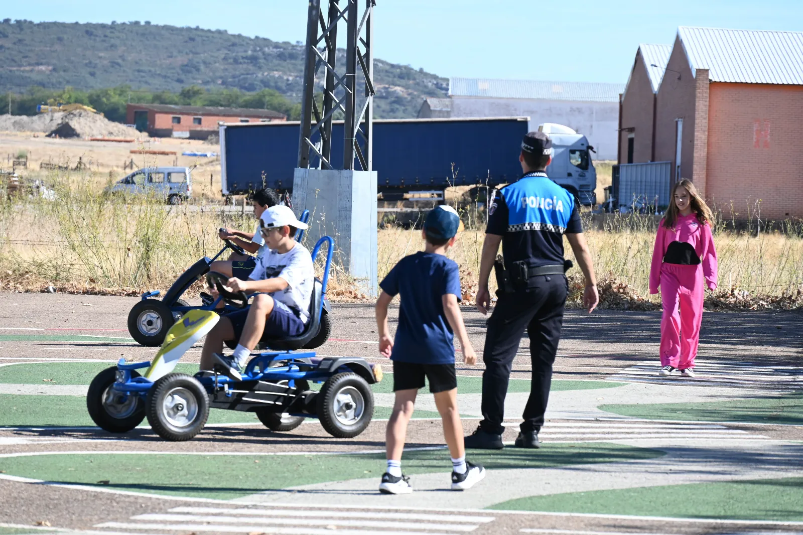 Foto 4 - Los escolares mirobrigenses aprenden educaci&oacute;n vial a los escolares por la Semana de la Movilidad