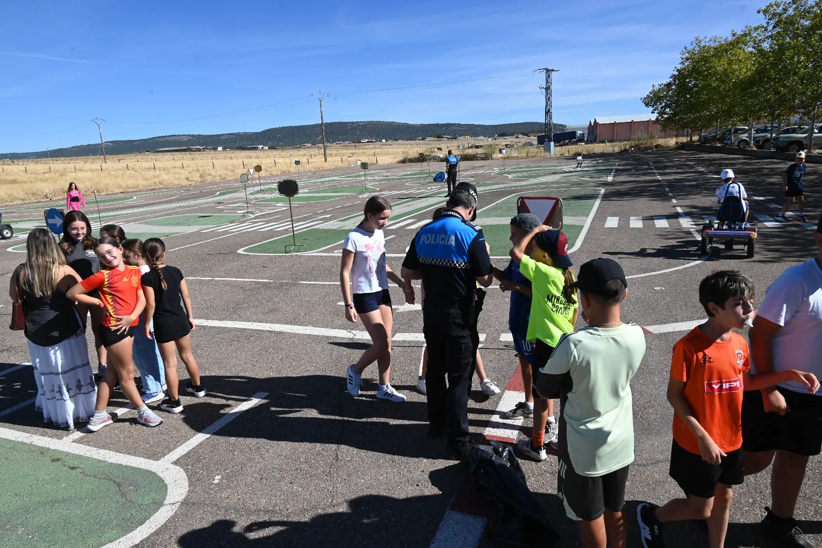 Foto 5 - Los escolares mirobrigenses aprenden educaci&oacute;n vial a los escolares por la Semana de la Movilidad