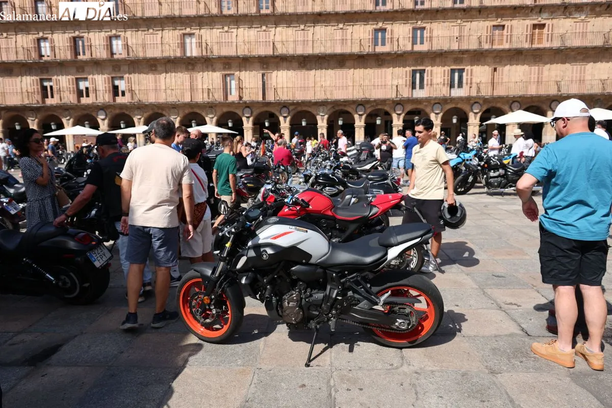 El rugido de las motos llega a la Plaza Mayor de Salamanca | Fotos: David Sañudo