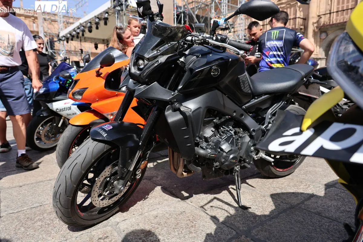 El rugido de las motos llega a la Plaza Mayor de Salamanca | Fotos: David Sañudo