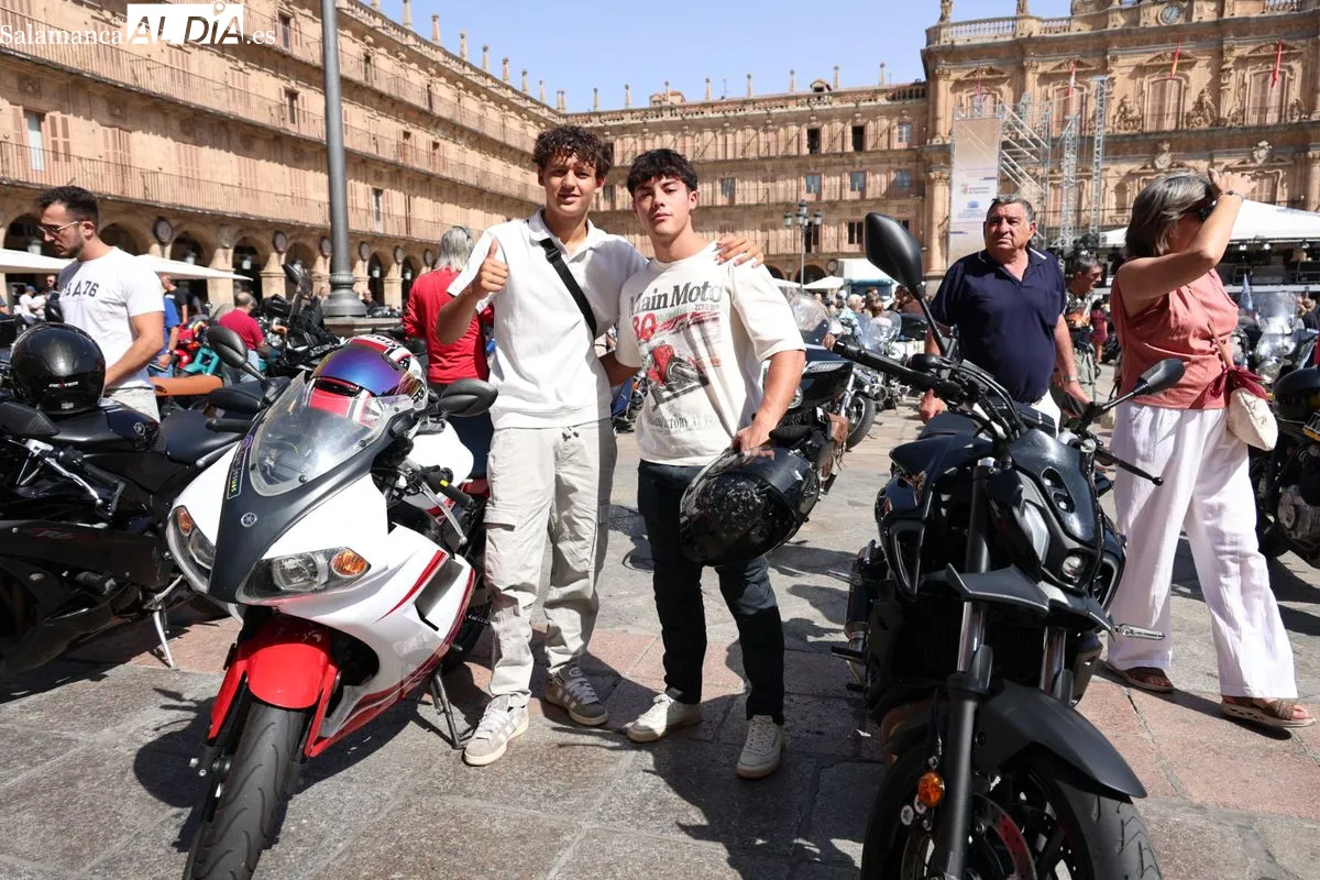 El rugido de las motos llega a la Plaza Mayor de Salamanca | Fotos: David Sañudo