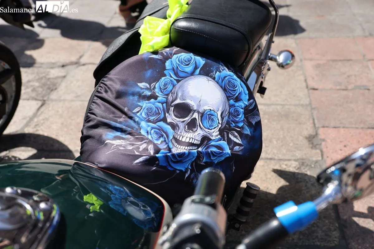 El rugido de las motos llega a la Plaza Mayor de Salamanca | Fotos: David Sañudo