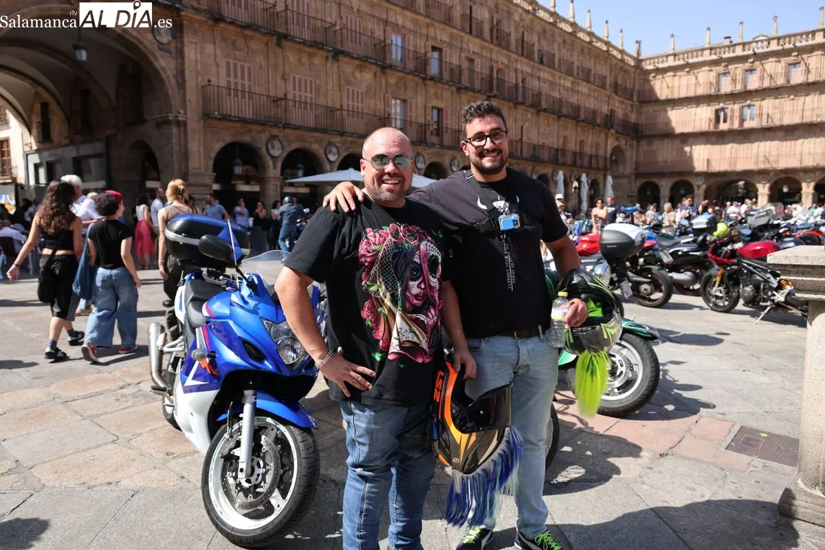 El rugido de las motos llega a la Plaza Mayor de Salamanca | Fotos: David Sañudo