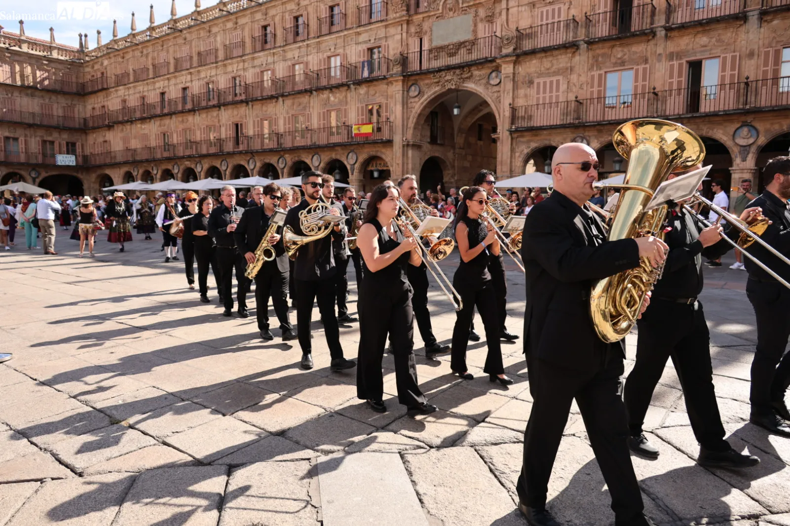 Desfile de la Corporación municipal de Salamanca para asistir a la eucaristía en honor a la Virgen de la Vega. Fotos: David Sañudo