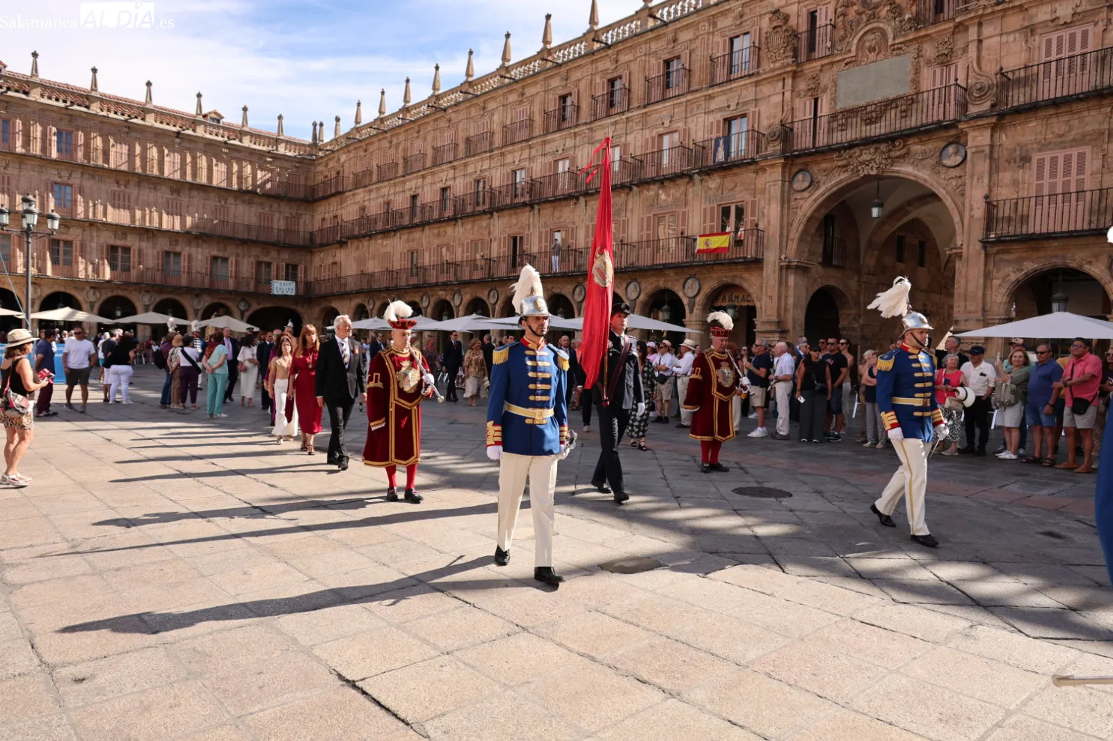 Desfile de la Corporación municipal de Salamanca para asistir a la eucaristía en honor a la Virgen de la Vega. Fotos: David Sañudo