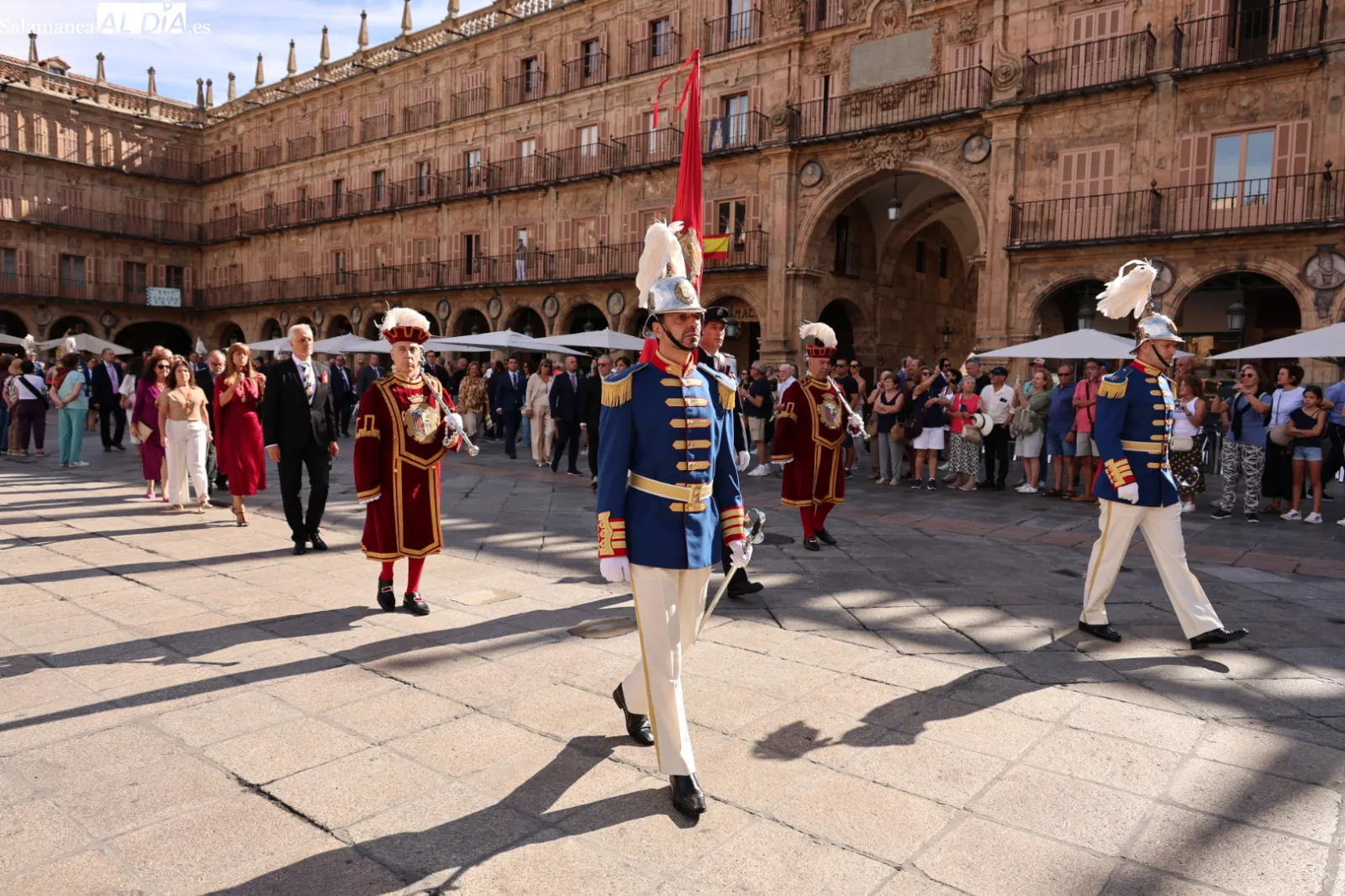Desfile de la Corporación municipal de Salamanca para asistir a la eucaristía en honor a la Virgen de la Vega. Fotos: David Sañudo