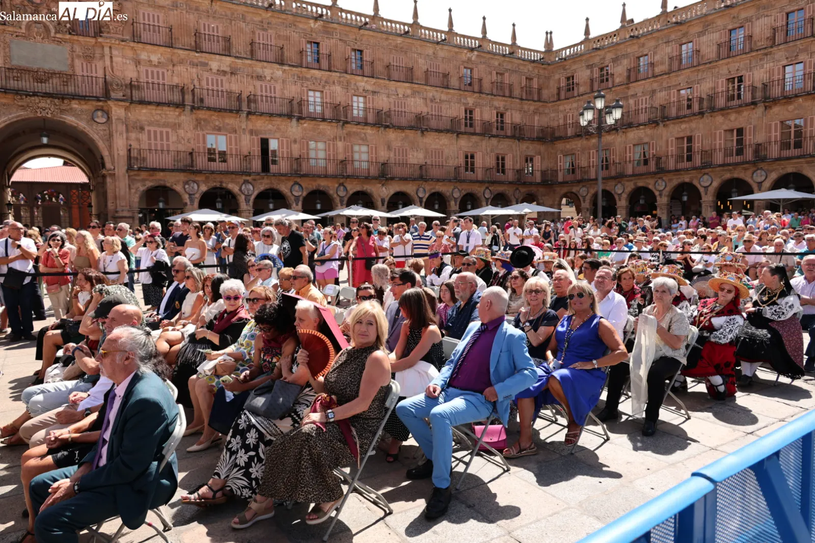 Pregón de Guadalupe Lancho en la Plaza Mayor de Salamanca. Fotos: David Sañudo