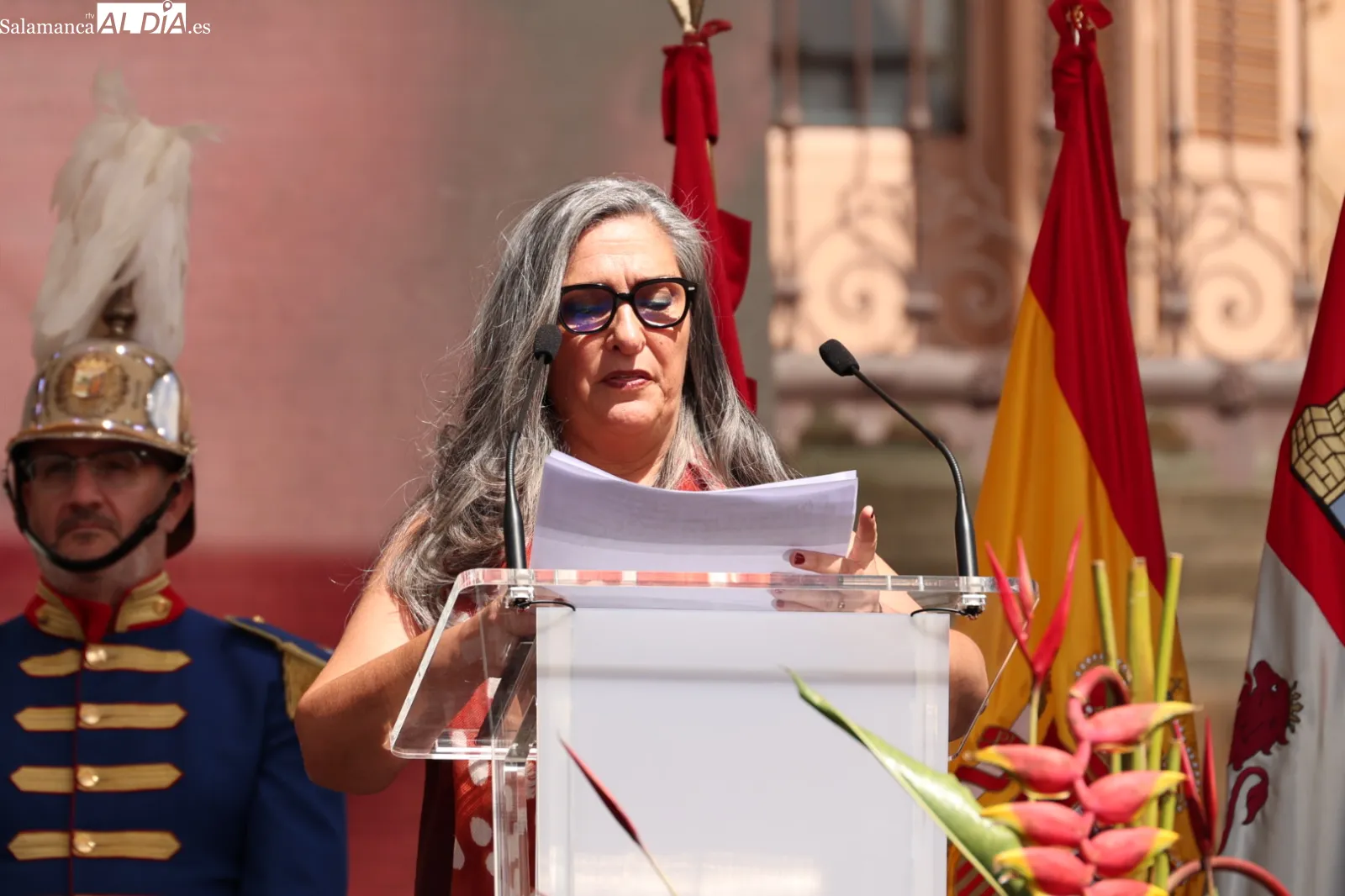 Pregón de Guadalupe Lancho en la Plaza Mayor de Salamanca. Fotos: David Sañudo
