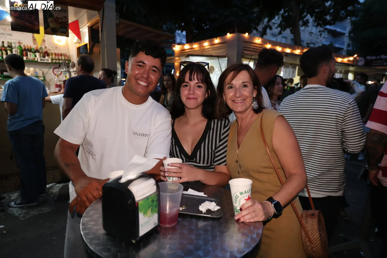 Ambiente en las casetas de La Alamedilla de la Feria de Día de Salamanca. Fotos: David Sañudo
