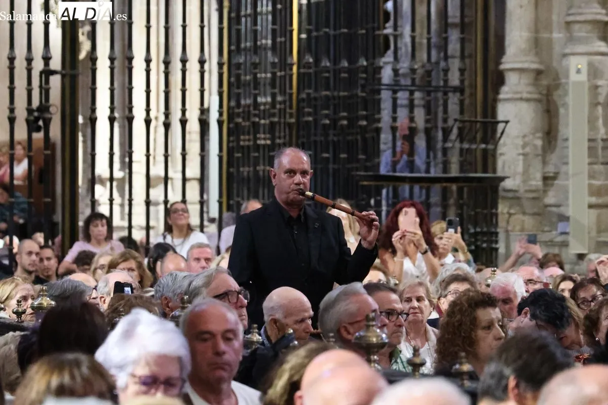  El órgano y el tamboril se fusionan en la Catedral de Salamanca | Fotos: David Sañudo