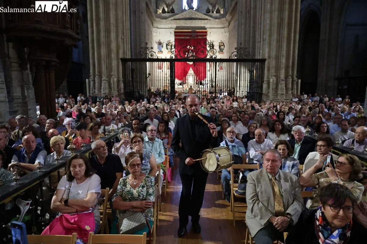  El órgano y el tamboril se fusionan en la Catedral de Salamanca | Fotos: David Sañudo