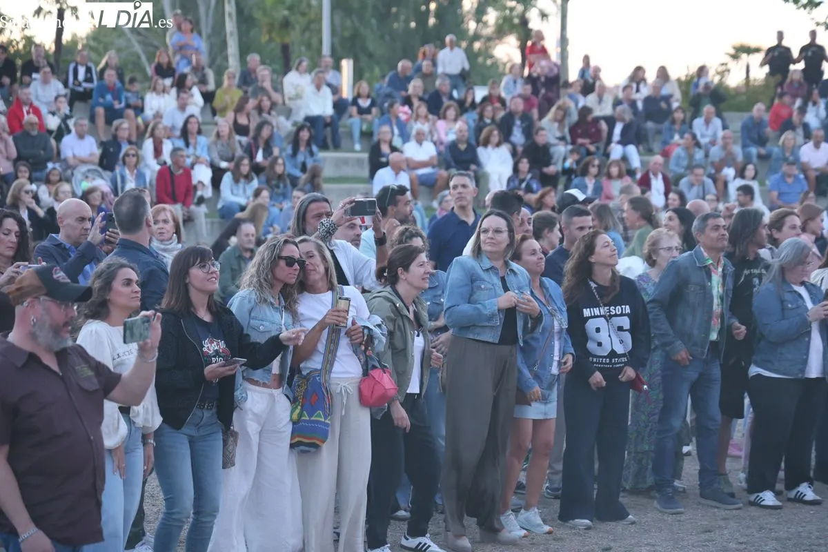 El grupo salmantino VanDidos llena de pop, rock e indie el parque Elio Antonio de Nebrija | Fotos: David Sañudo
