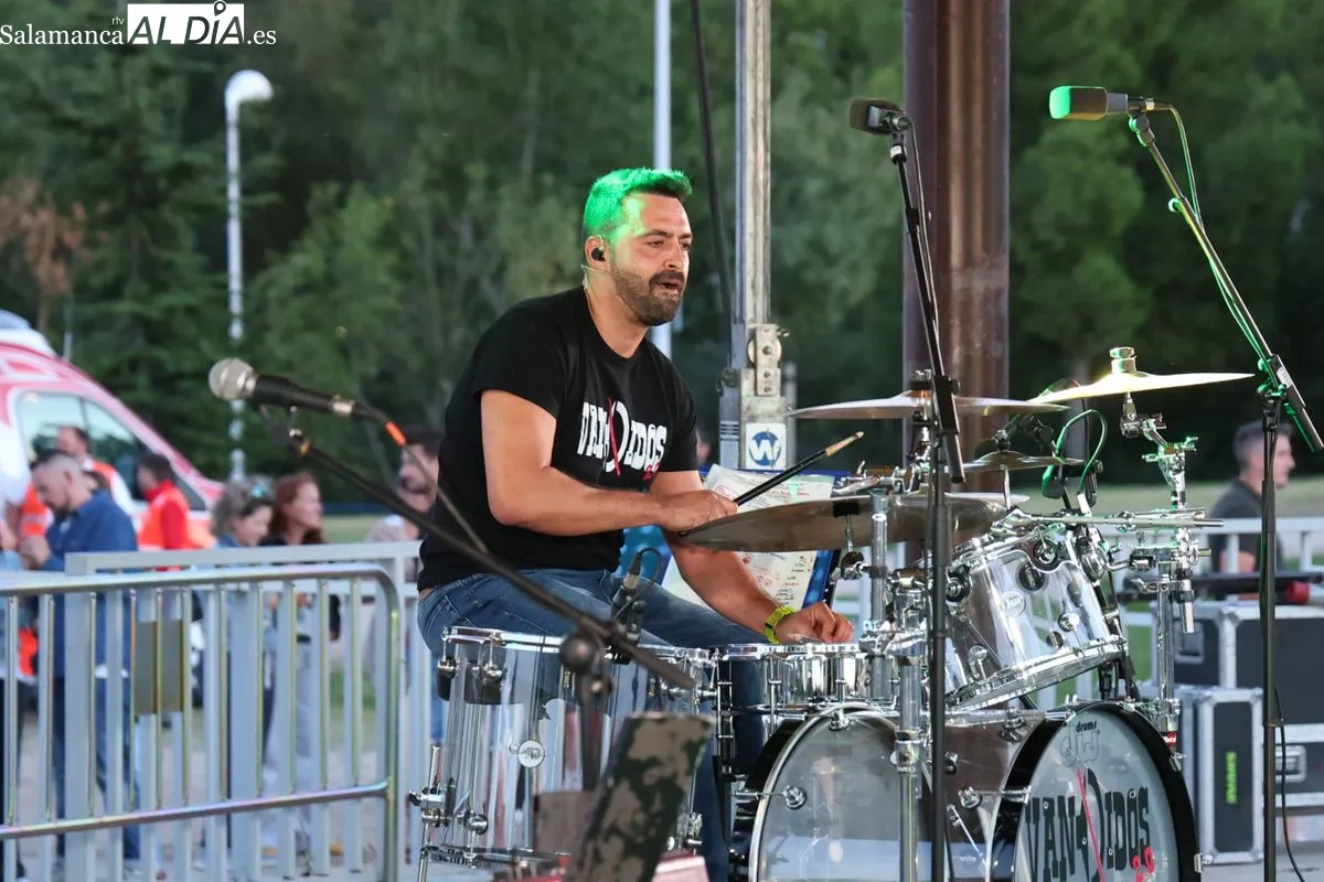 El grupo salmantino VanDidos llena de pop, rock e indie el parque Elio Antonio de Nebrija | Fotos: David Sañudo