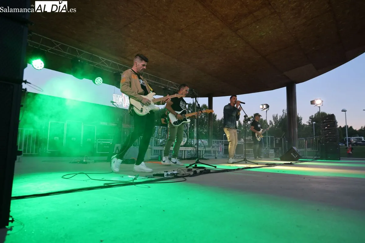El grupo salmantino VanDidos llena de pop, rock e indie el parque Elio Antonio de Nebrija | Fotos: David Sañudo