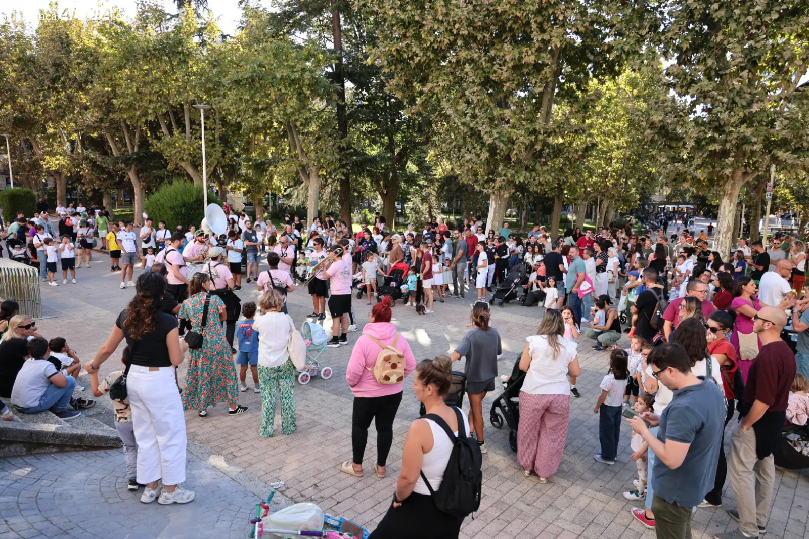 Pasacalles de gigantes y cabezudos con charanga por el centro de Salamanca. Fotos: David Sañudo