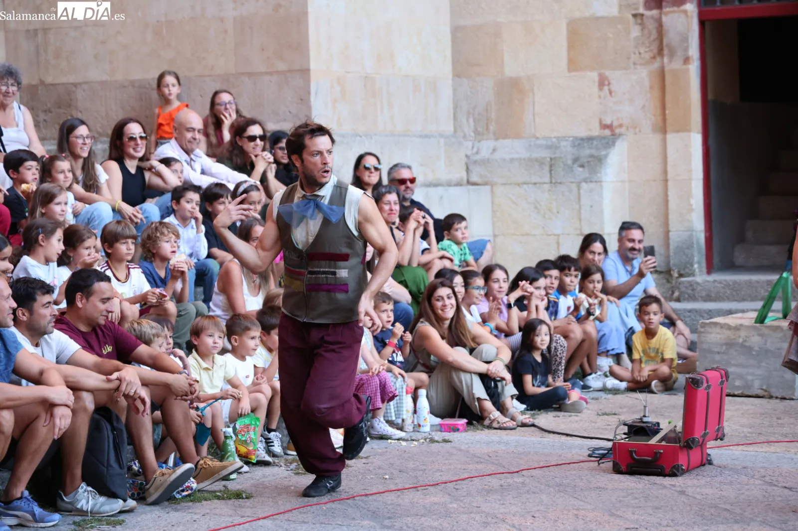 Espectáculo 'Kinematos' de ManoAmano en el Patio Chico de Salamanca. Fotos: David Sañudo