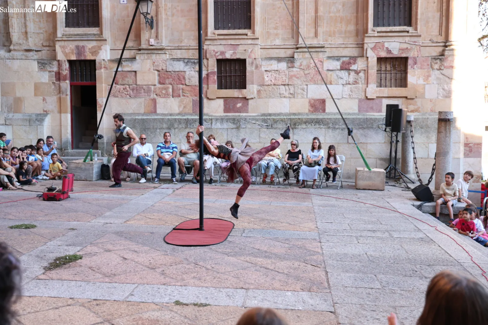 Espectáculo 'Kinematos' de ManoAmano en el Patio Chico de Salamanca. Fotos: David Sañudo