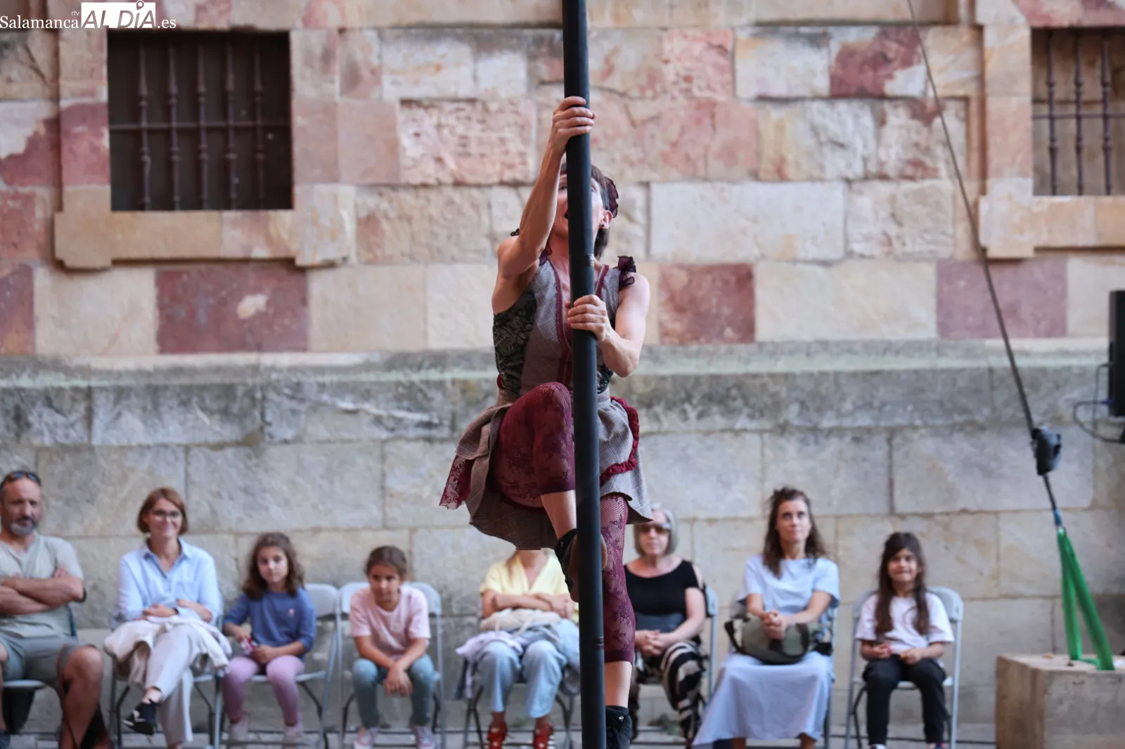 Espectáculo 'Kinematos' de ManoAmano en el Patio Chico de Salamanca. Fotos: David Sañudo