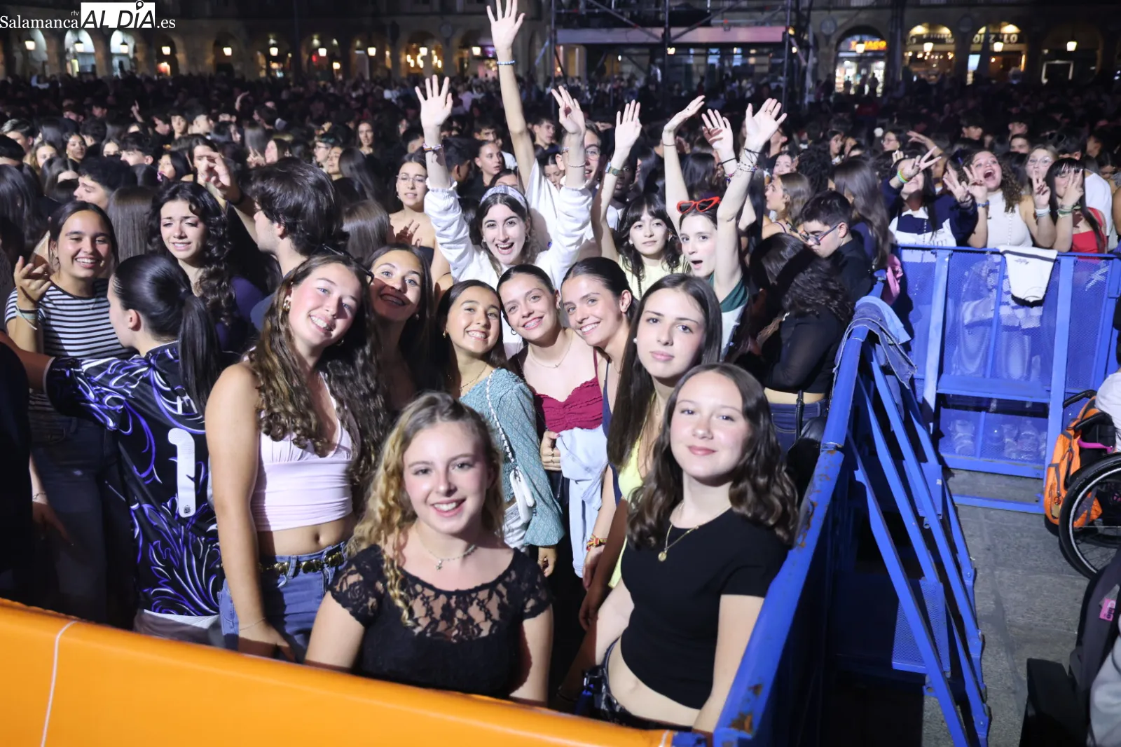Actuación del DJ Juan Diego Suárez en la Fiesta Europa FM en la Plaza Mayor de Salamanca. Fotos: David Sañudo