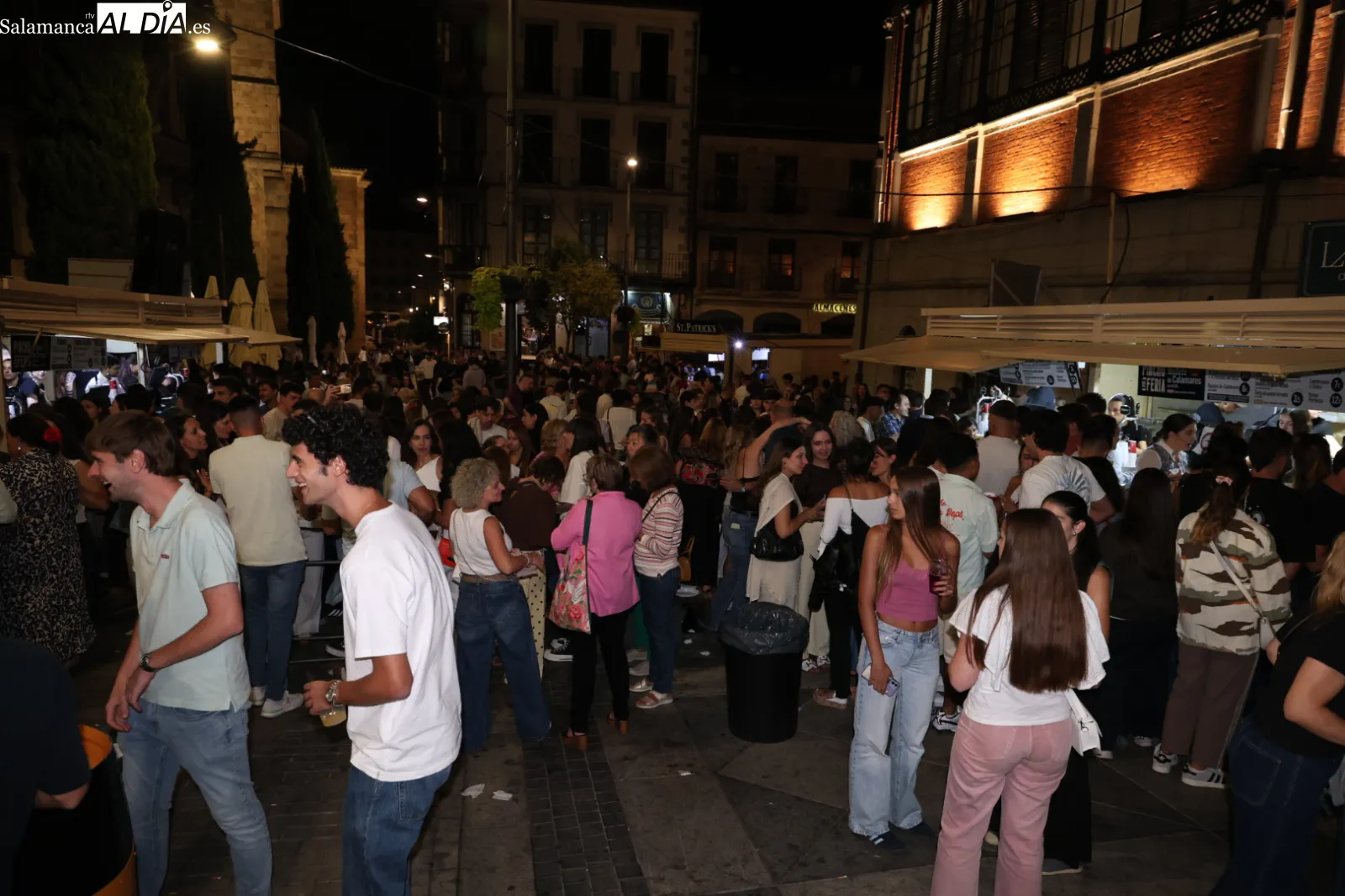 Ambiente en las casetas de la Plaza del Mercado. Fotos: David Sañudo