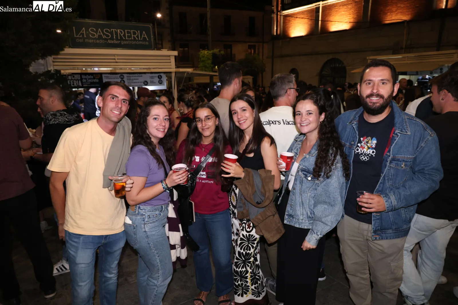 Ambiente en las casetas de la Plaza del Mercado. Fotos: David Sañudo