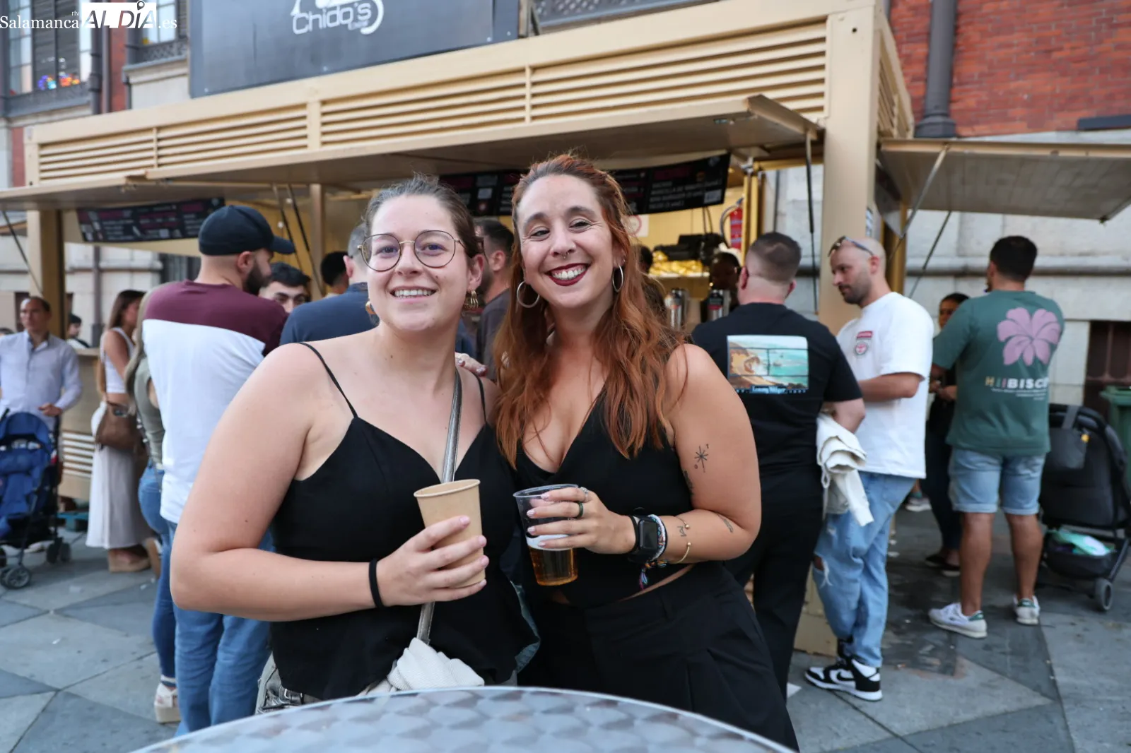 Ambiente en las casetas de la Plaza del Mercado en la tarde de este viernes. Fotos: David Sañudo