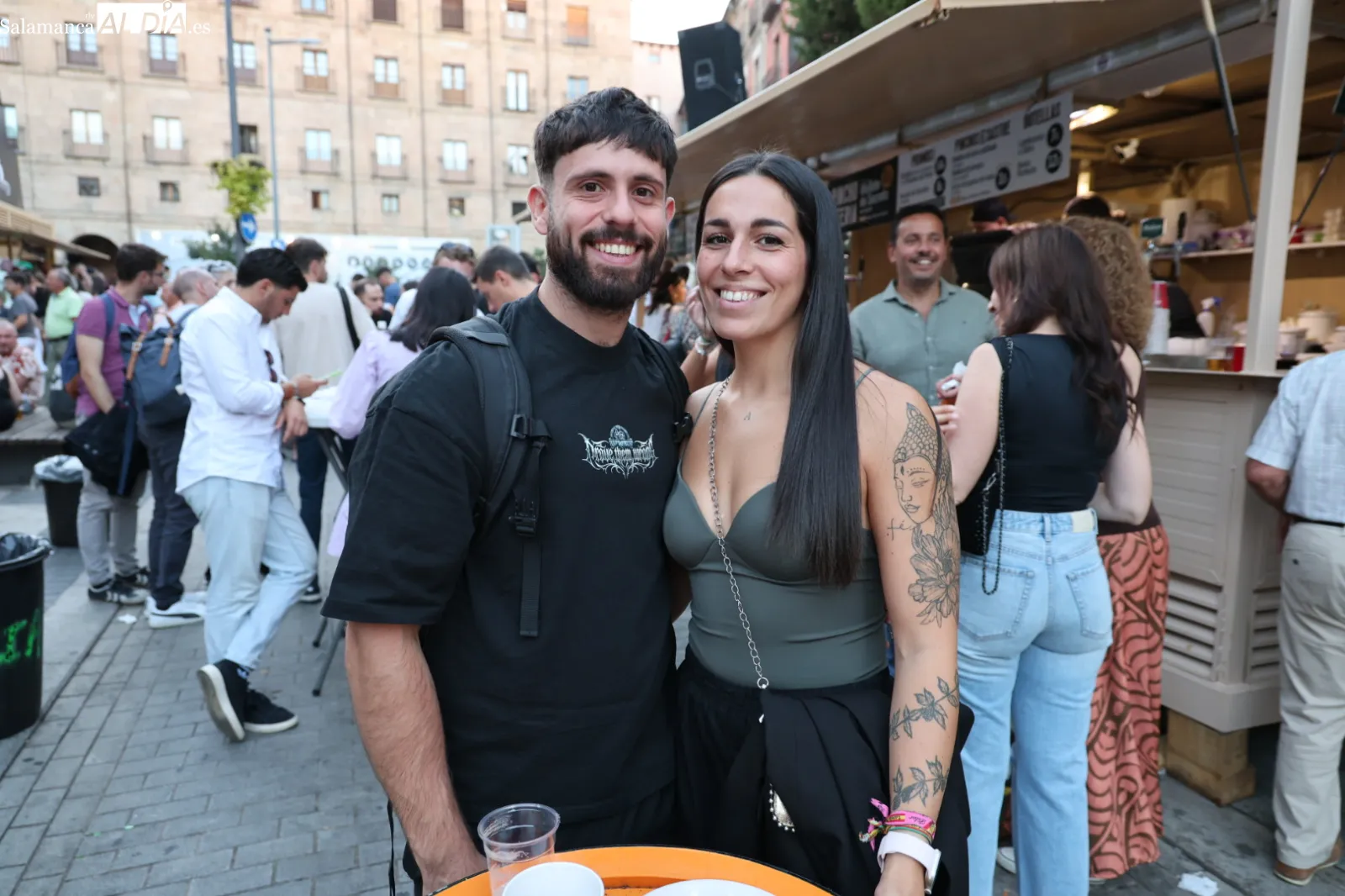 Ambiente en las casetas de la Plaza del Mercado en la tarde de este viernes. Fotos: David Sañudo