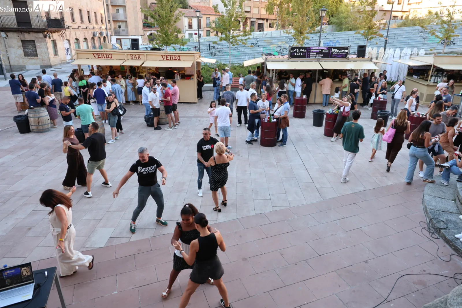 Ambiente en las casetas de la plaza de San Román. Fotos: David Sañudo