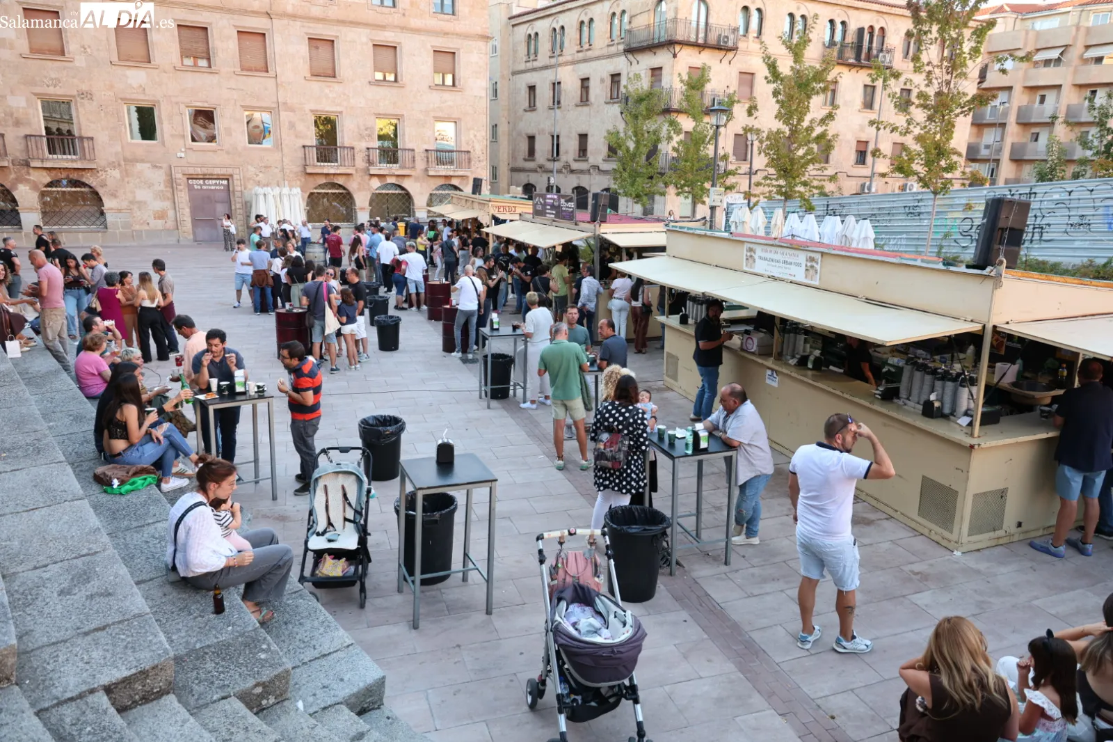 Ambiente en las casetas de la plaza de San Román. Fotos: David Sañudo