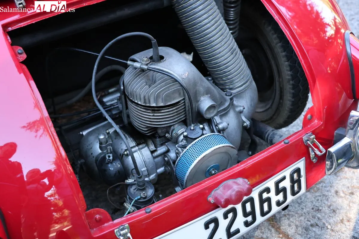 Joyas sobre ruedas: los microcoches de los años 50 y 60 llegan a Salamanca | FOTOS: David Sañudo