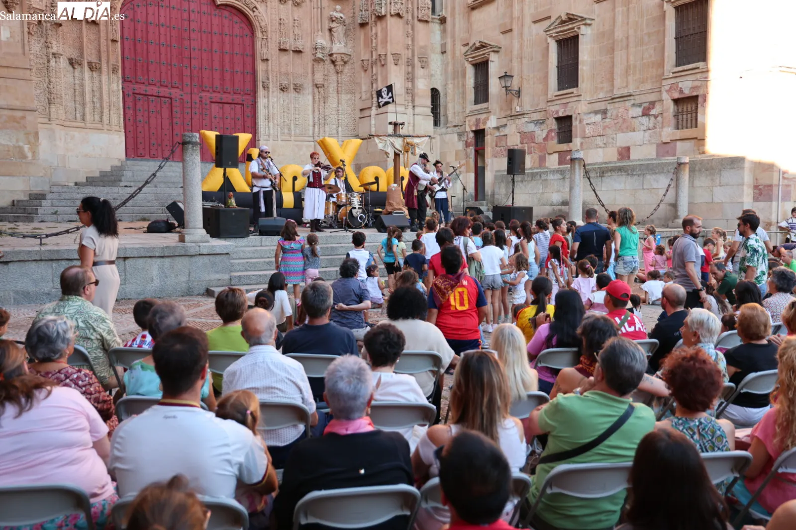 'Piratas de Secano, de las compañía Xip Xap, en el Patio Chico de Salamanca. Fotos: David Sañudo