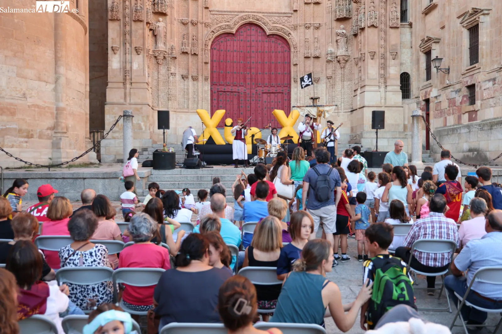 'Piratas de Secano, de las compañía Xip Xap, en el Patio Chico de Salamanca. Fotos: David Sañudo