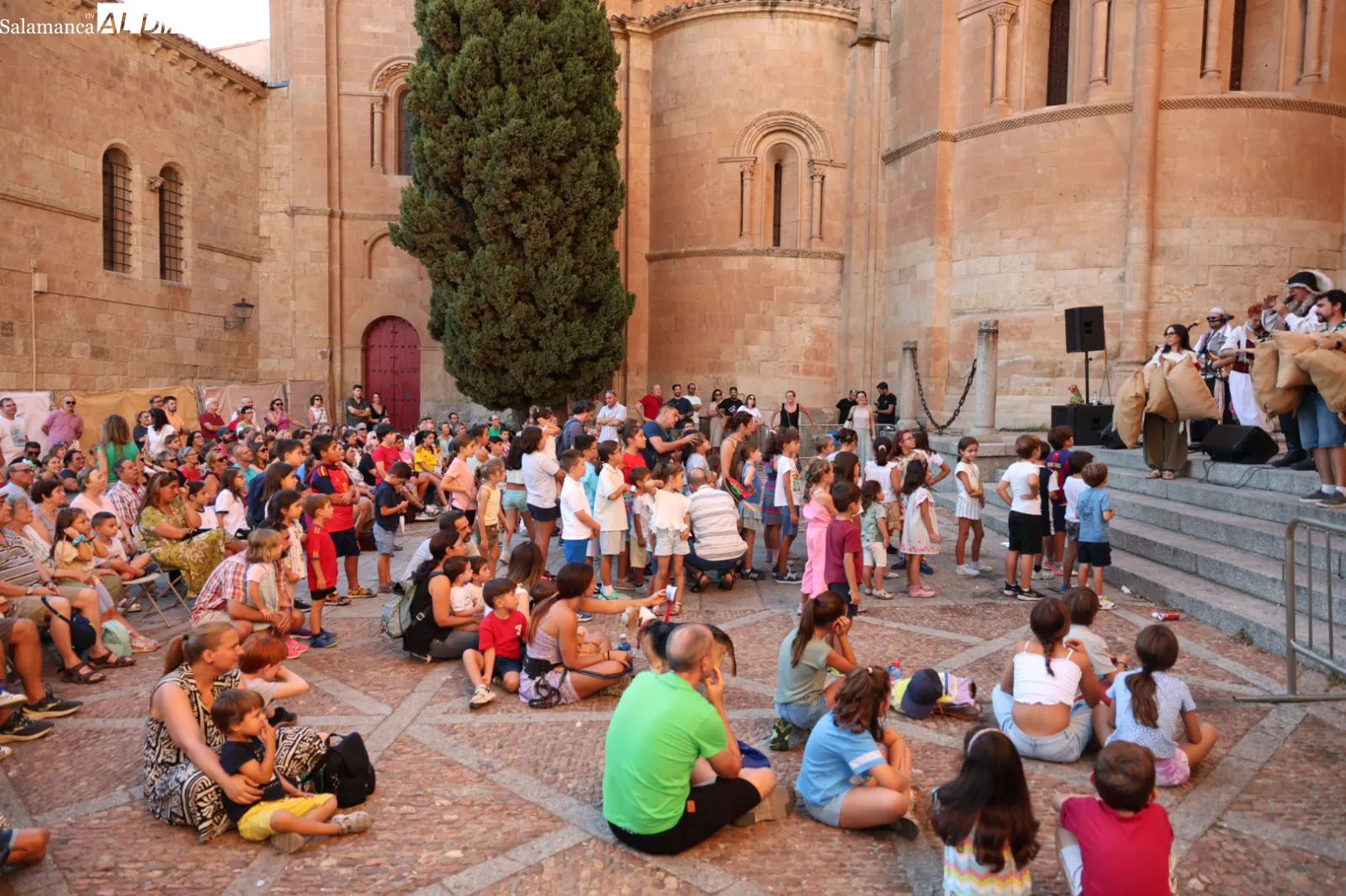 'Piratas de Secano, de las compañía Xip Xap, en el Patio Chico de Salamanca. Fotos: David Sañudo