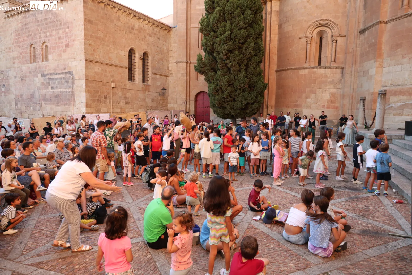 'Piratas de Secano, de las compañía Xip Xap, en el Patio Chico de Salamanca. Fotos: David Sañudo