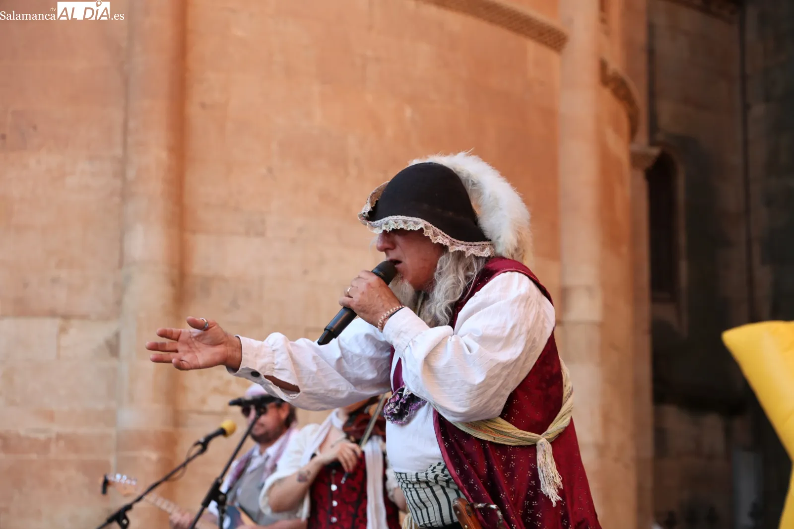 'Piratas de Secano, de las compañía Xip Xap, en el Patio Chico de Salamanca. Fotos: David Sañudo