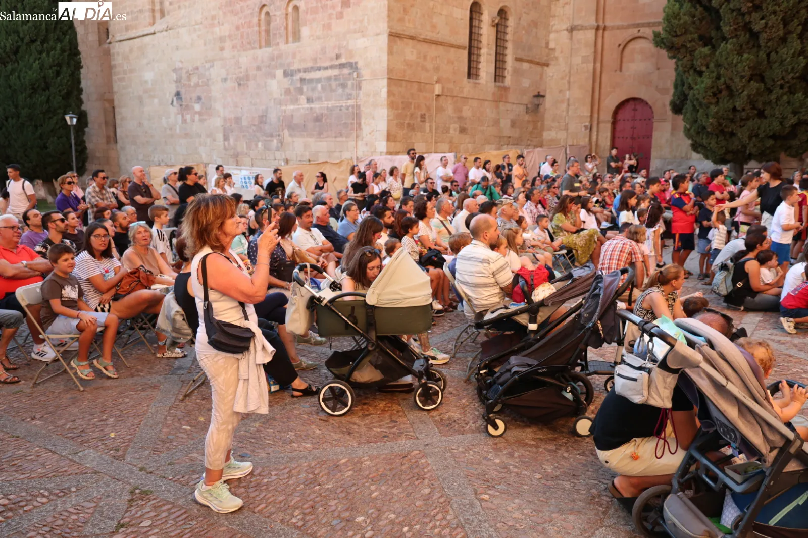 'Piratas de Secano, de las compañía Xip Xap, en el Patio Chico de Salamanca. Fotos: David Sañudo