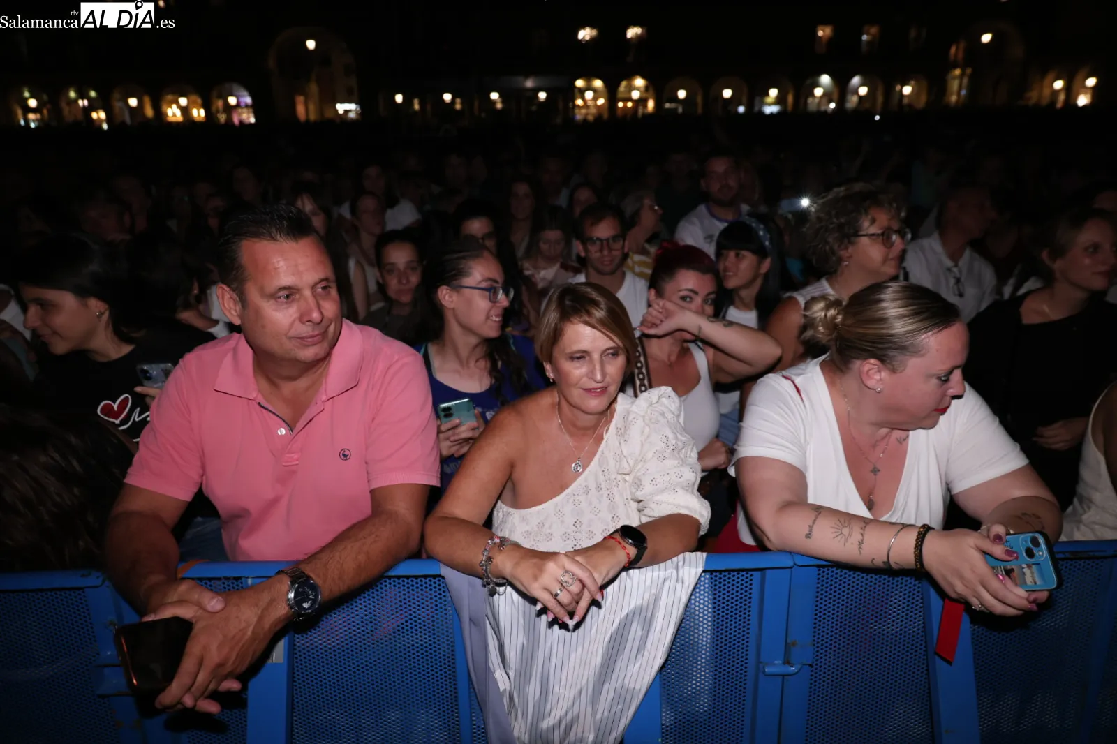 Concierto de Antoñito Molina en la Plaza Mayor de Salamanca. Fotos: David Sañudo