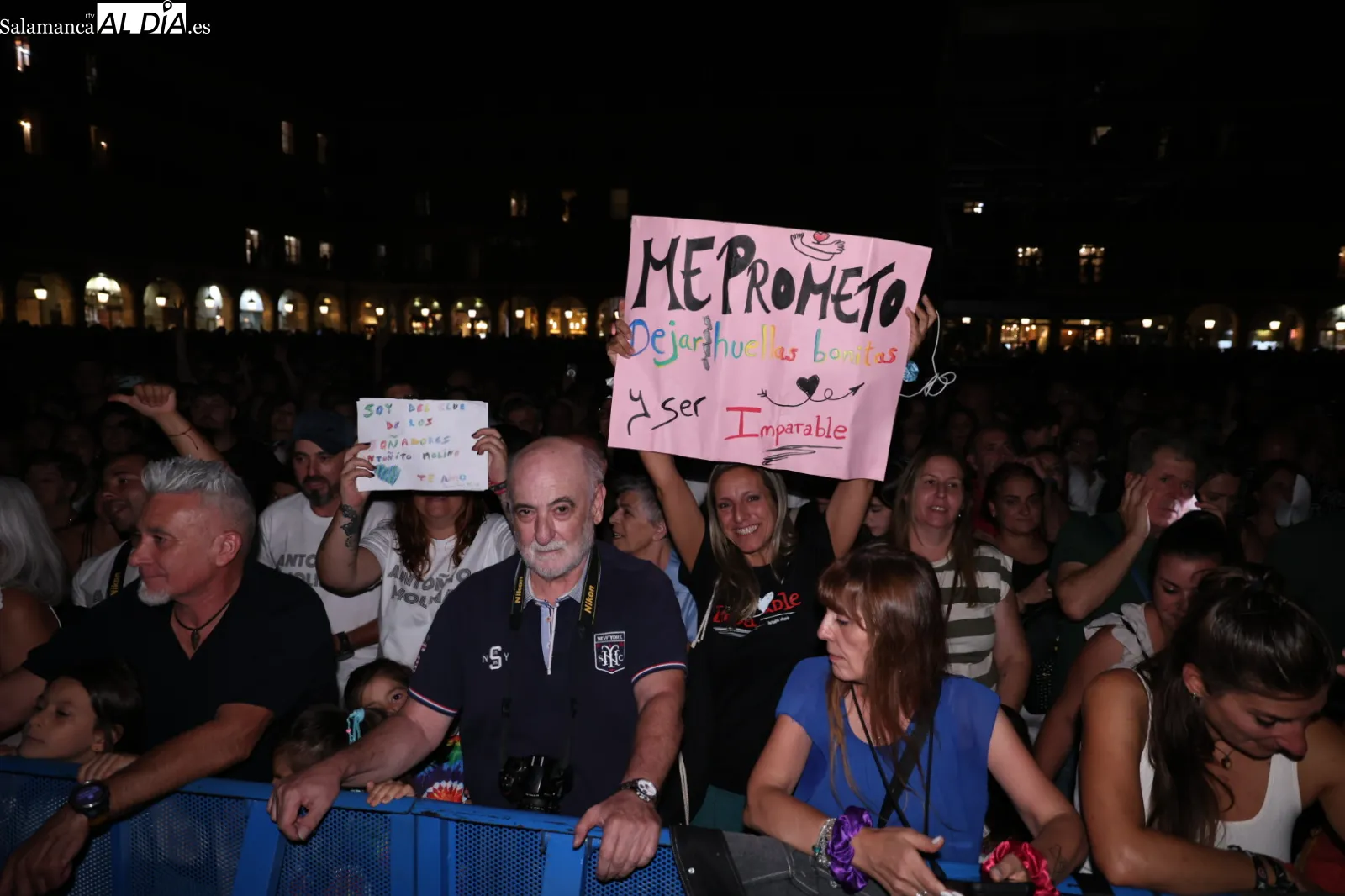 Concierto de Antoñito Molina en la Plaza Mayor de Salamanca. Fotos: David Sañudo