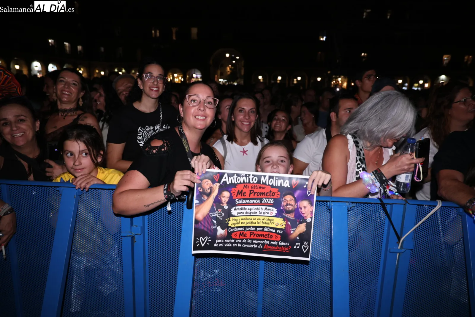 Concierto de Antoñito Molina en la Plaza Mayor de Salamanca. Fotos: David Sañudo