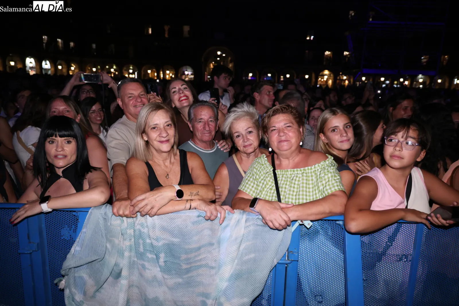 Concierto de Antoñito Molina en la Plaza Mayor de Salamanca. Fotos: David Sañudo