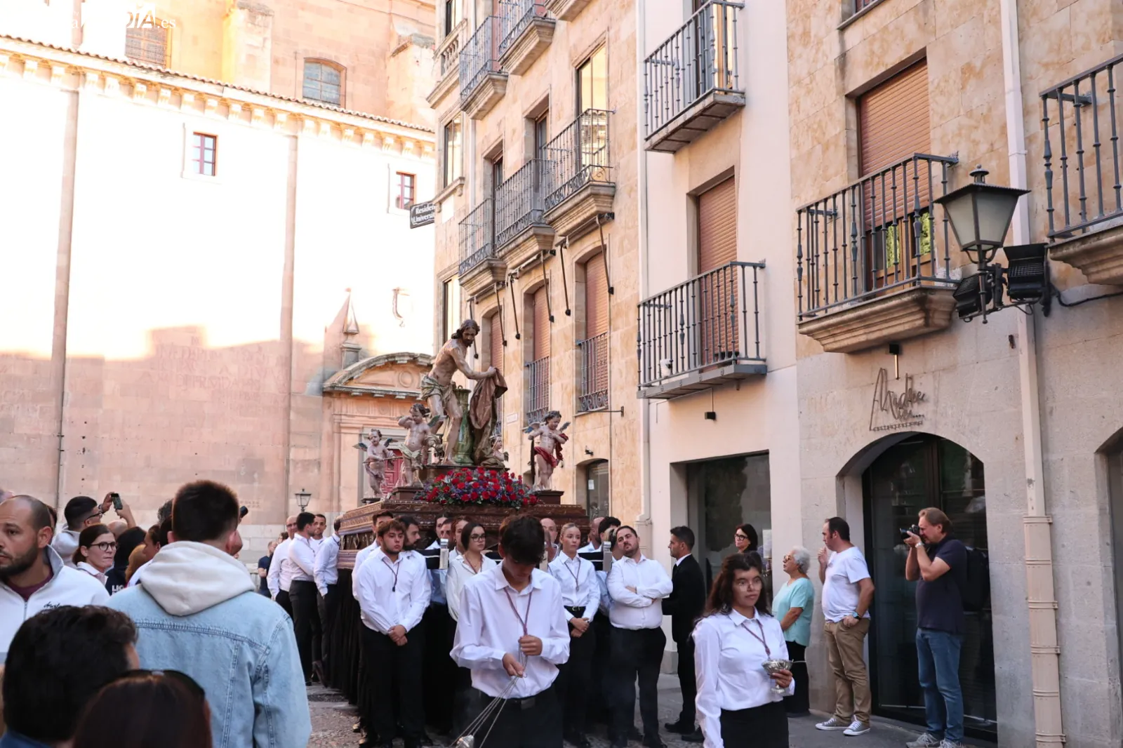 Solemne desfile de la imagen de Jesús Flagelado hasta la Catedral de Salamanca. Fotos: David Sañudo