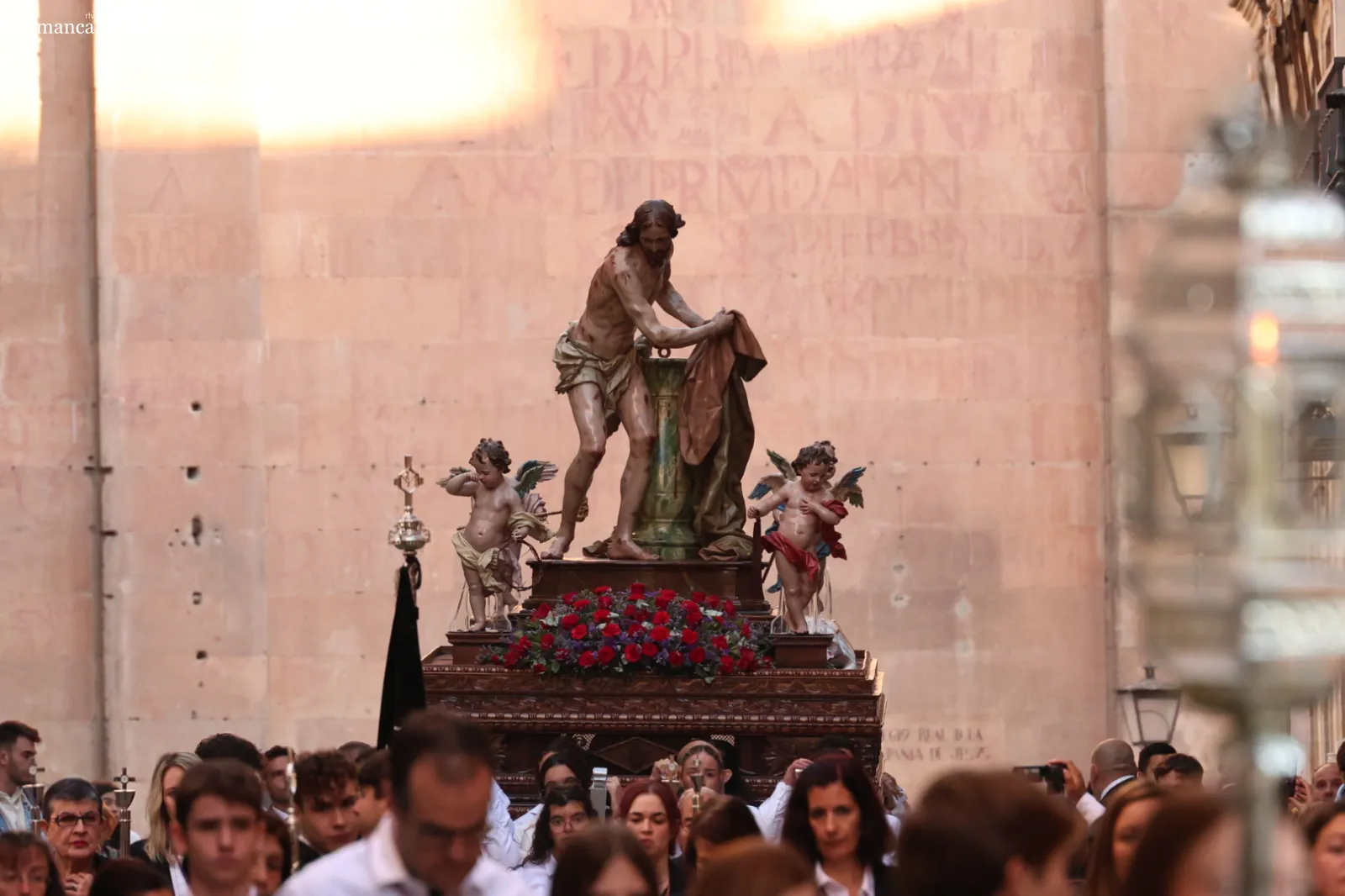 Solemne desfile de la imagen de Jesús Flagelado hasta la Catedral de Salamanca. Fotos: David Sañudo