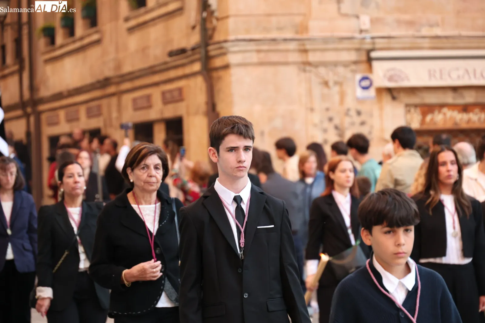 Solemne desfile de la imagen de Jesús Flagelado hasta la Catedral de Salamanca. Fotos: David Sañudo