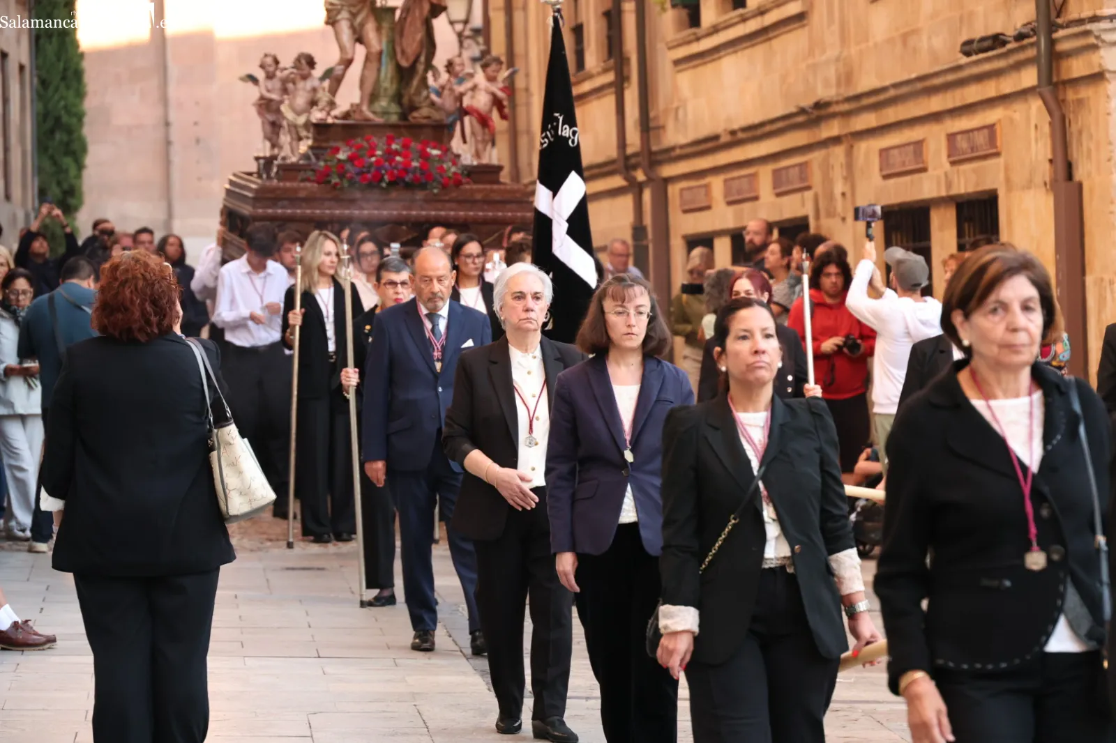 Solemne desfile de la imagen de Jesús Flagelado hasta la Catedral de Salamanca. Fotos: David Sañudo