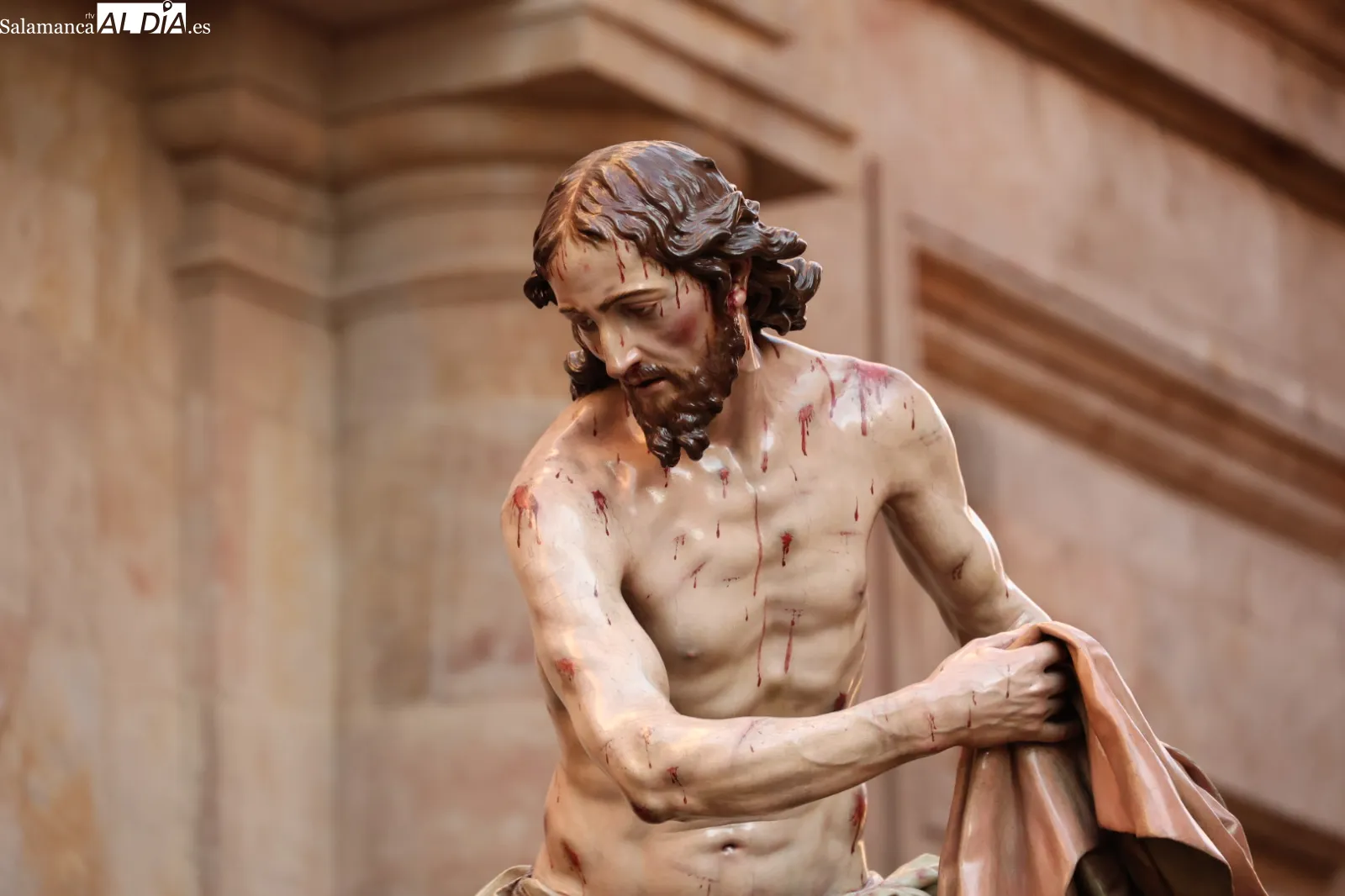 Solemne desfile de la imagen de Jesús Flagelado hasta la Catedral de Salamanca. Fotos: David Sañudo