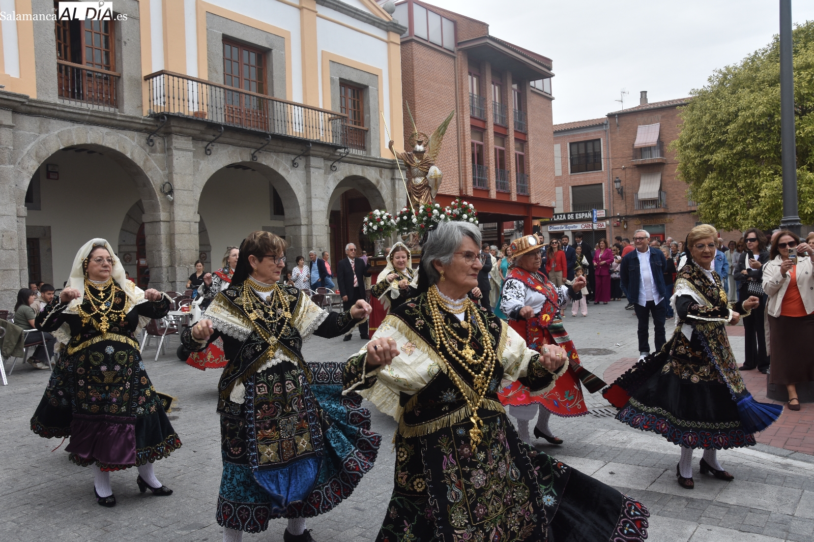 Devoción y tradición se dan la mano en el día grande de San Miguel Arcángel como patrón en Peñaranda